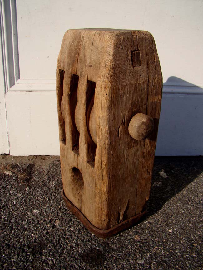 A wonderful early 19th century 'weathered' triple wheel ships block — image 2